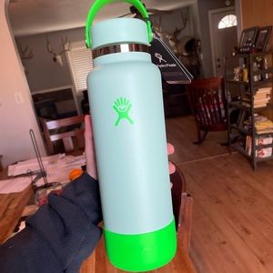 Limited Edition 40 oz Seafoam Green Hydroflask